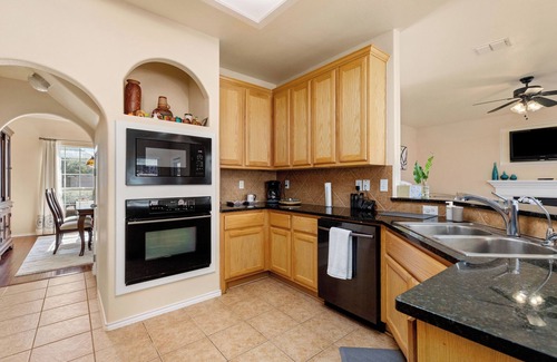 Scenic Oaks Casa | Casa on the Hill Posh 5 Bed Rms Sparkling Pool