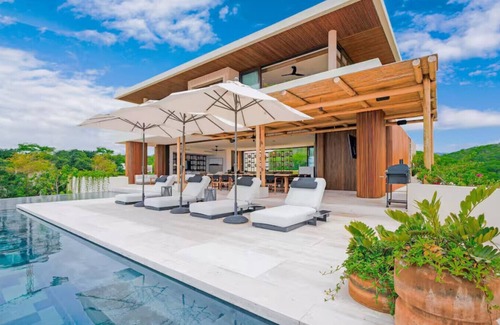La Cruz de Huanacaxtle Apartamento | "New listing" Luxurious staffed villa in gated community