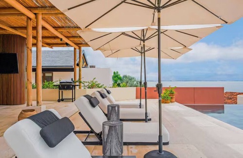 La Cruz de Huanacaxtle Apartamento | "New listing" Luxurious staffed villa in gated community