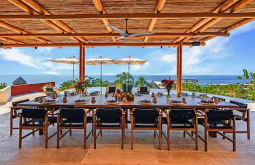 La Cruz de Huanacaxtle Apartamento | "New listing" Luxurious staffed villa in gated community