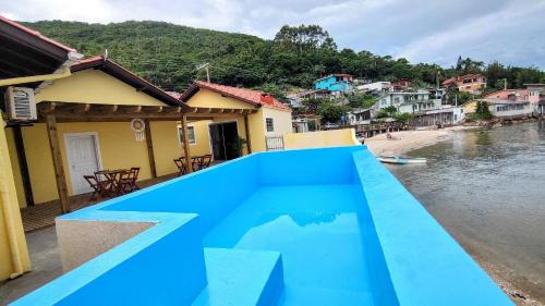 Florianopolis Casa | Casa pé na areia com vista especial do pôr do sol.
