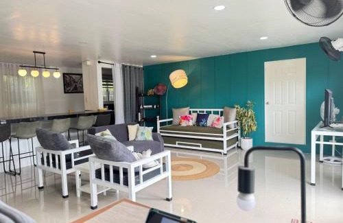 Alfonso Casa | Casa Pabugnaw Spacious Exclusive Vacation Home with Pool near Tagaytay