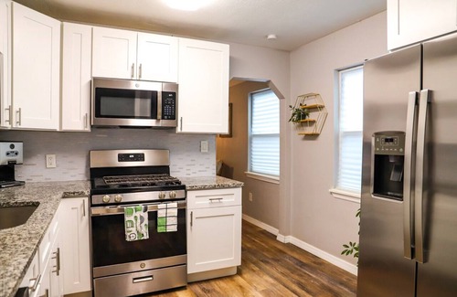 Childs Park Cabaña | Casa Palma Cottage- 10 Minutes to beach and Downtown St. Pete