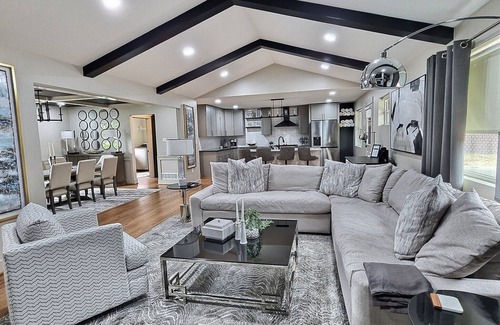 Crestline Heights Casa | Casa Paloma* Fully Renovated* 5BR* Jacuzzi* Home Gym* Great Location