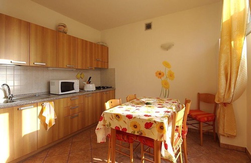 Azzano Casa | Casa Panorama Sei: Un apartamento luminoso y alegre ubicado a poca distancia de las orillas del lago Como.