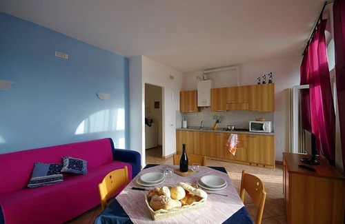 Azzano Casa | Casa Panorama Seven: Un apartamento luminoso y alegre ubicado a poca distancia de las orillas del lago Como.