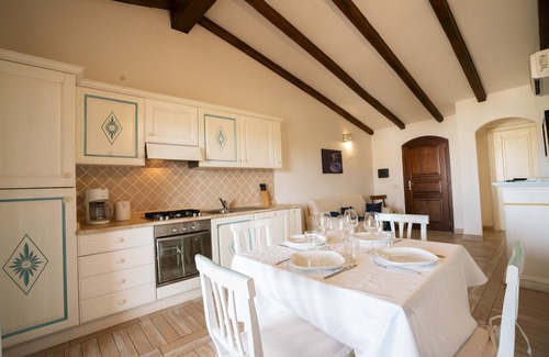 San Teodoro City Centre Chalet De Esquí | Paola House