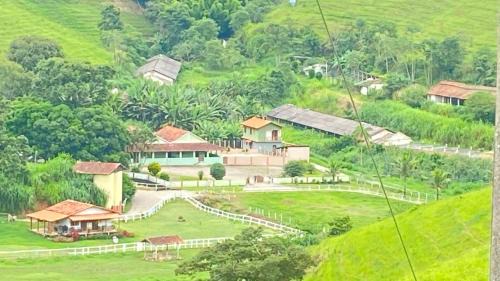 Sao Jose do Ribeirao Casa | Casa para temporada em Fazenda, natureza exuberante, muito verde.