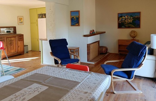 Camallera Villa | Casa Pintora con piscina privada. 12kms a las playas de la Costa Brava