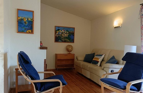 Camallera Villa | Casa Pintora con piscina privada. 12kms a las playas de la Costa Brava
