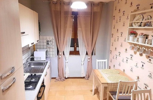 Castellammare di Stabia Apartamento | Casa Pistillo: A welcoming apartment situated in a central location, at a short distance from the beach, with Free WI-FI.