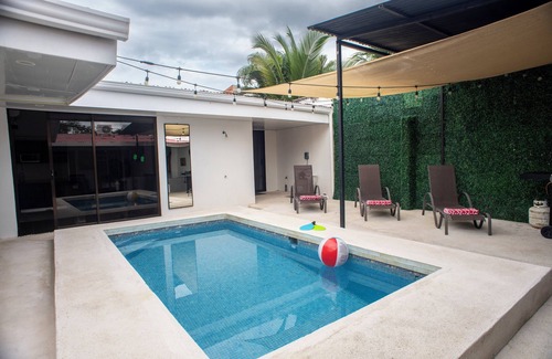 Barrio Santa Lucía Casa | Casa Plata | 1 Block away: Clubs, Restos & Beach