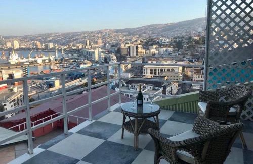 Playa Ancha Casa | Casa porteña en cerro Artilleria