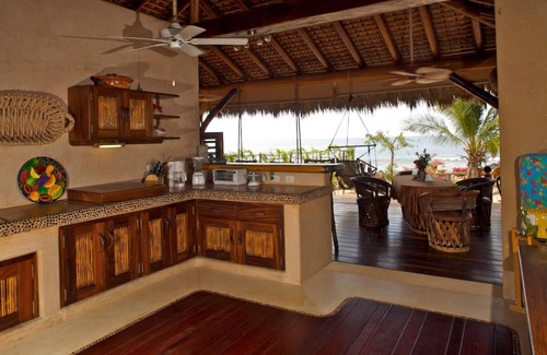 Troncones Villa | CASA PORVENIR LA CASITA CASA DE PLAYA SUITE