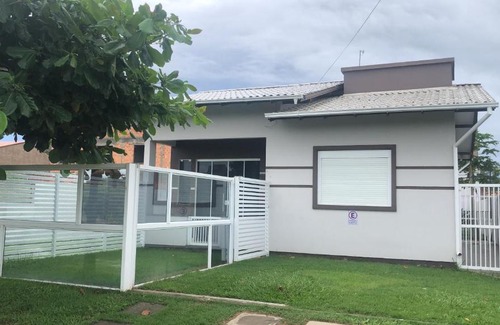 Imbituba Casa | Casa praia de Itapirubá a 100 metros do mar