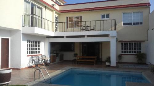 Cuernavaca Casa | Casa privada completa , para 8 personas para descanso y o trabajo tambien por habitacion con baño privado para 2 o 4 personas compartiendo areas comunes