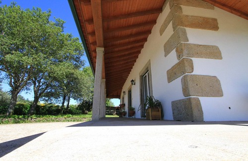Paredes de Coura Cabaña | Casa de São Silvestre is located in a mountainous area close to the Gerês mountain range.