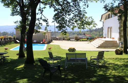 Paredes de Coura Cabaña | Casa de São Silvestre is located in a mountainous area close to the Gerês mountain range.