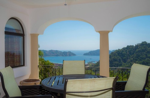 Jacó Villa | Casa Puesta del Sol in Herradura