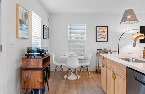 Central East Austin Casa | Casa Que Canta by AvantStay Private Pool Firepit Walkable East Austin Gem