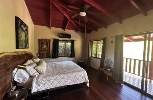 Dominical Hotel | Casa Quetzal: Jungle Retreat