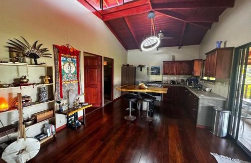 Dominical Hotel | Casa Quetzal: Jungle Retreat
