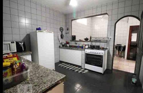 Goiania Casa | Casa Quintal Bueno! 5 quartos com ar split e internet ultra! Perto do melhor de Goiânia! Marista Parques Areião e Vaca Brava Hospital Premium Mater Dei Blue Fit Perdomo Goiânia Shopping!