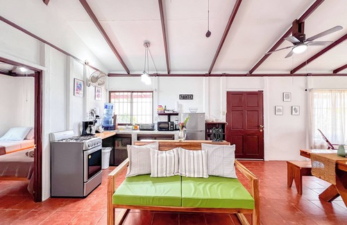 Cahuita Casa | Casa Quixote - 3 Bed, AC, Steps to Town