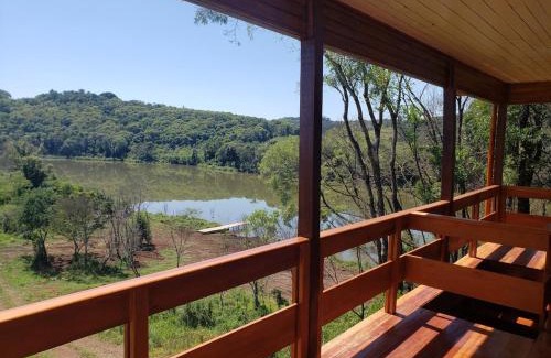 Maximiliano de Almeida Casa | Casa rústica às margens do lago
