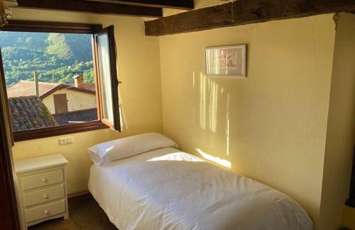 Dobres Casa | Casa rústica en Dobres con vistas a la montaña