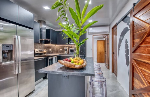 Limón Casa | CASA RAZAS - Beautiful Balcony Retreat for Six
