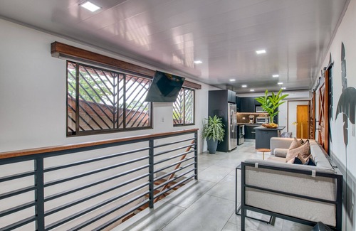 Limón Casa | CASA RAZAS - Beautiful Balcony Retreat for Six