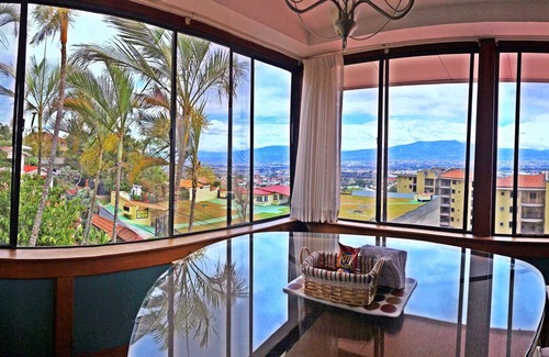 Escazú Apartamento | Casa Reflejos City View