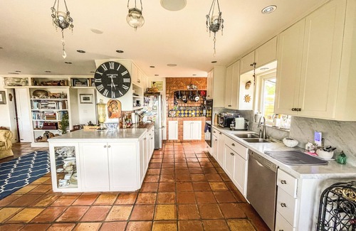 South Laguna Casa | Casa Rey; A tropical paradise just a stroll away from the beach