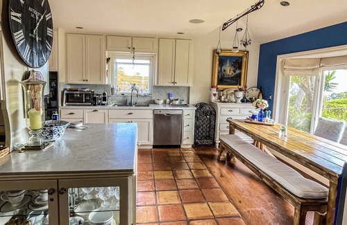 South Laguna Casa | Casa Rey; A tropical paradise just a stroll away from the beach