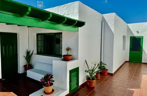 Los Cocoteros Casa | Casa Riadero by Vulcano Homes