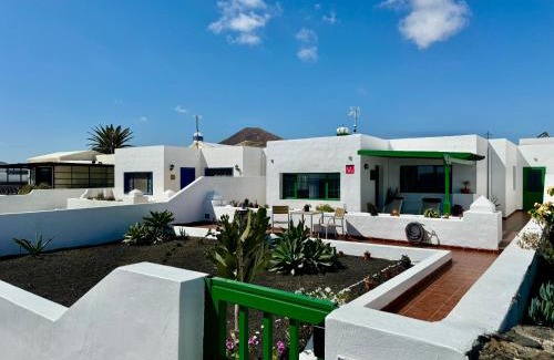Los Cocoteros Casa | Casa Riadero by Vulcano Homes