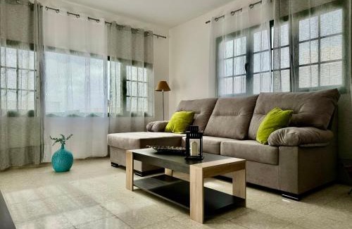 Los Cocoteros Casa | Casa Riadero by Vulcano Homes