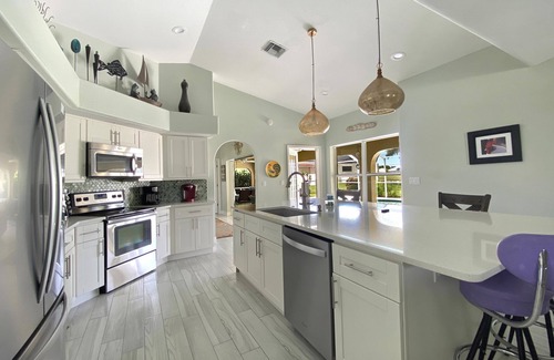 White Marsh Villa | Casa Ricardo, capacidad para 8 personas, piscina privada climatizada, Rotonda, Florida