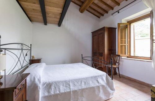 Pale Casa | Casa ridente nella valle del Menotre con giardino