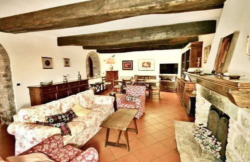 Umbertide Villa | Casa Riozzo. TENIS PRIVADO, PISCINA PRIVADA, cocinas exteriores / interiores, wifi gratuito