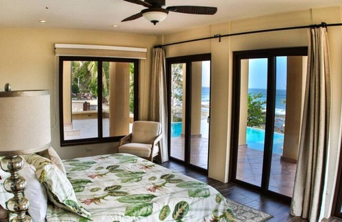 Rancho Santana Casa | Casa Rock · Casa Rock, Beachfront Villa in Rancho Santana