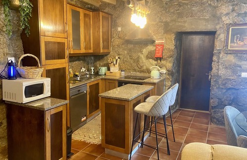 Celorico da Beira Cabaña | Casa Romã - Moradia em Pedra com Vista Para Parque Natural da Serra da Estrela