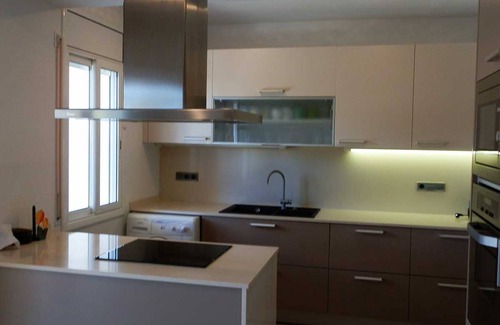 Costa Dorada Casa | CASA ROQUES DORADES , ideal para tus vacaciones cerca del mar, wifi gratuito, aire acondicionado opcional, piscina privada, se admiten mascotas, playa para perros