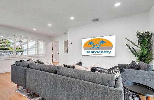Harbor Village Casa | Casa Rosa 3 Bed 2 Bath with Pool & BBQ 5 Min to Beach