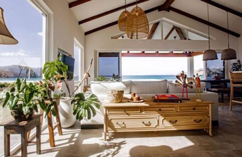 Las Escobas del Venado Casa | CASA ROSA 49’ - Playa Venao Beach