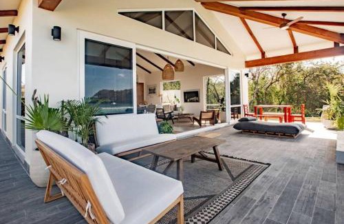 Las Escobas del Venado Casa | CASA ROSA 49’ - Playa Venao Beach