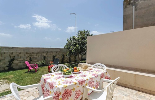 Punta Secca Casa | Casa Rosso Corallo, junto al mar y con un gran jardín.