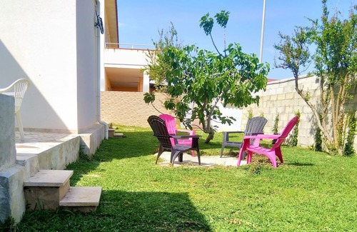 Punta Secca Casa | Casa Rosso Corallo, junto al mar y con un gran jardín.