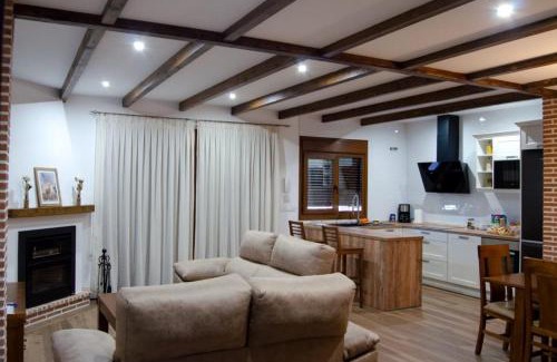 Fuenlabrada de los Montes Casa | Casa Rural La Madroña